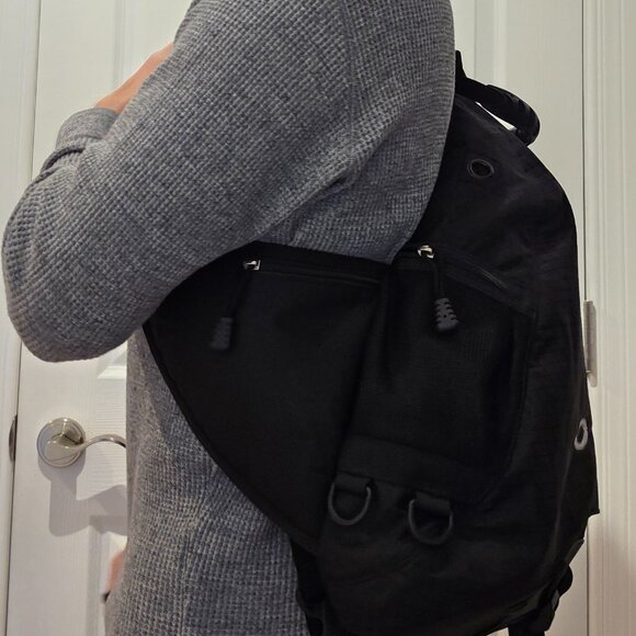 OAKLEY Tactical Sling Bag From The Oakley Design Team back in 2008 -Like New - Picture 4 of 12